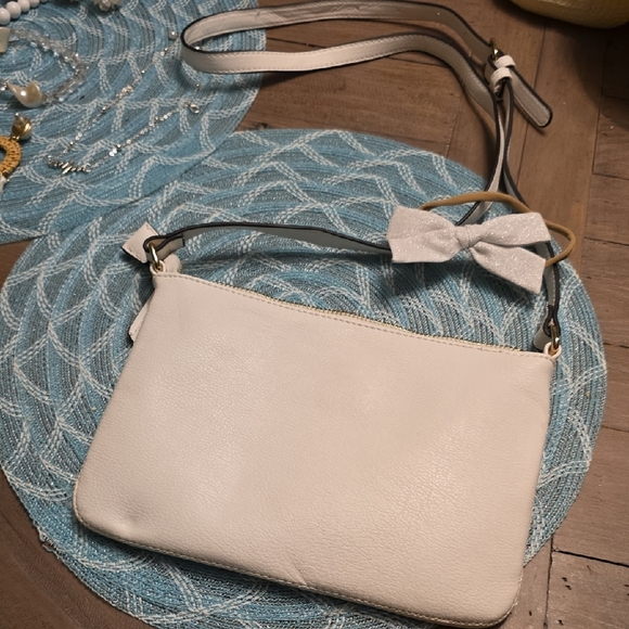 Forever 21 White Cross Body Bag W/ Matching Jewelry Bundle. All Included! - Picture 4 of 7